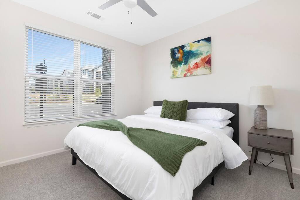 Stylish New Condo In コンコード エクステリア 写真