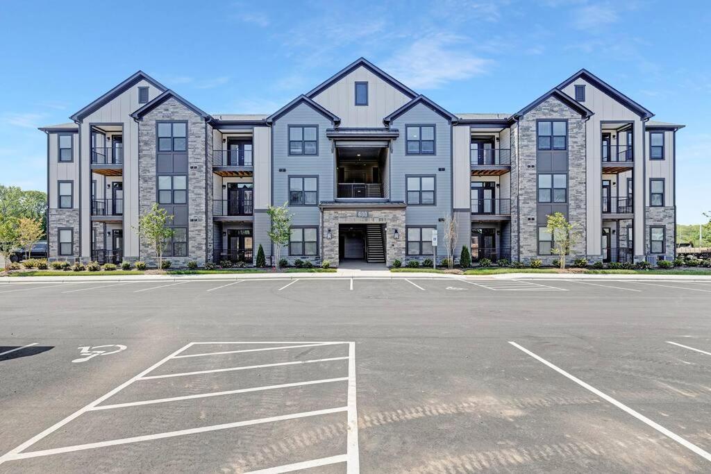 Stylish New Condo In コンコード エクステリア 写真