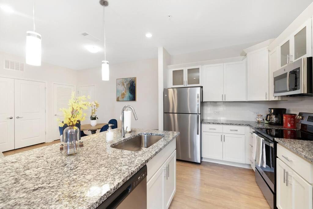 Stylish New Condo In コンコード エクステリア 写真