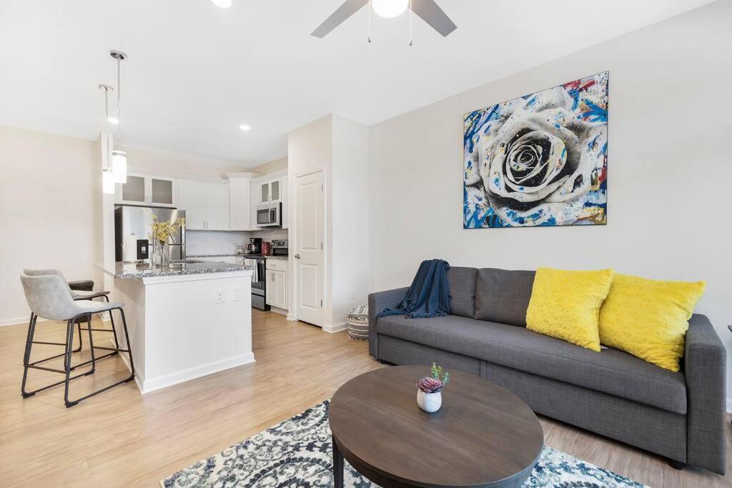 Stylish New Condo In コンコード エクステリア 写真