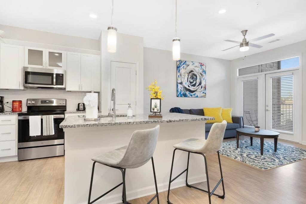 Stylish New Condo In コンコード エクステリア 写真