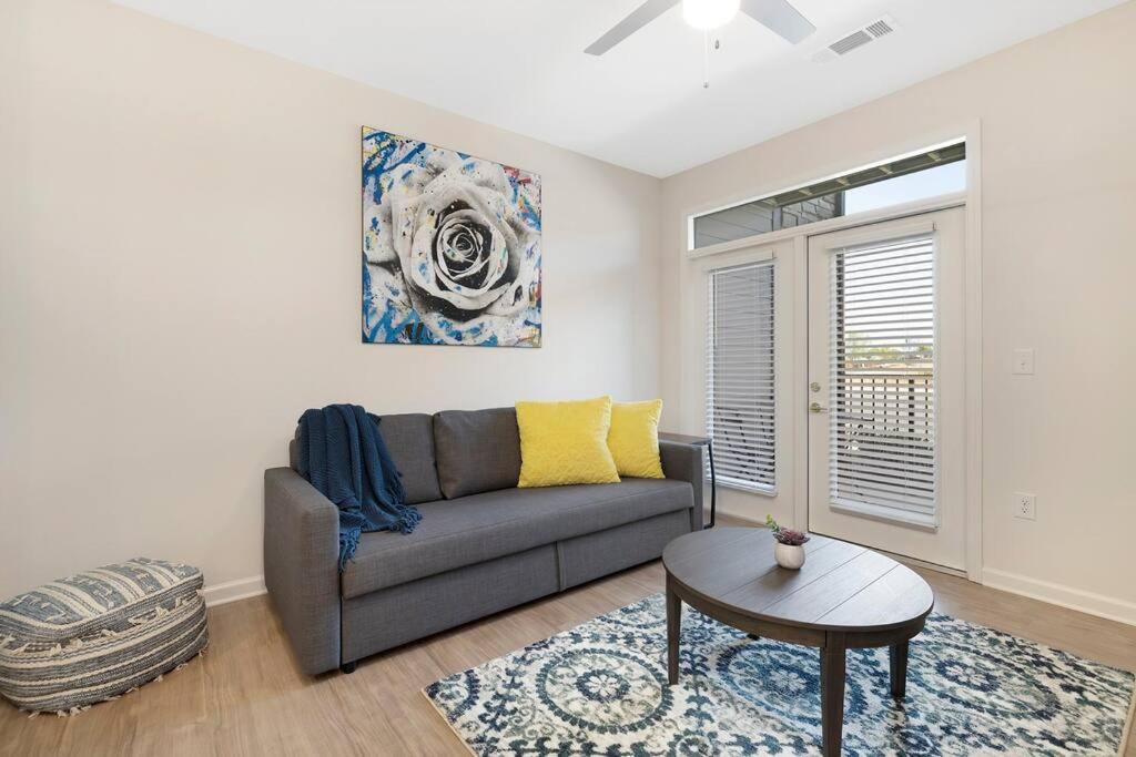 Stylish New Condo In コンコード エクステリア 写真