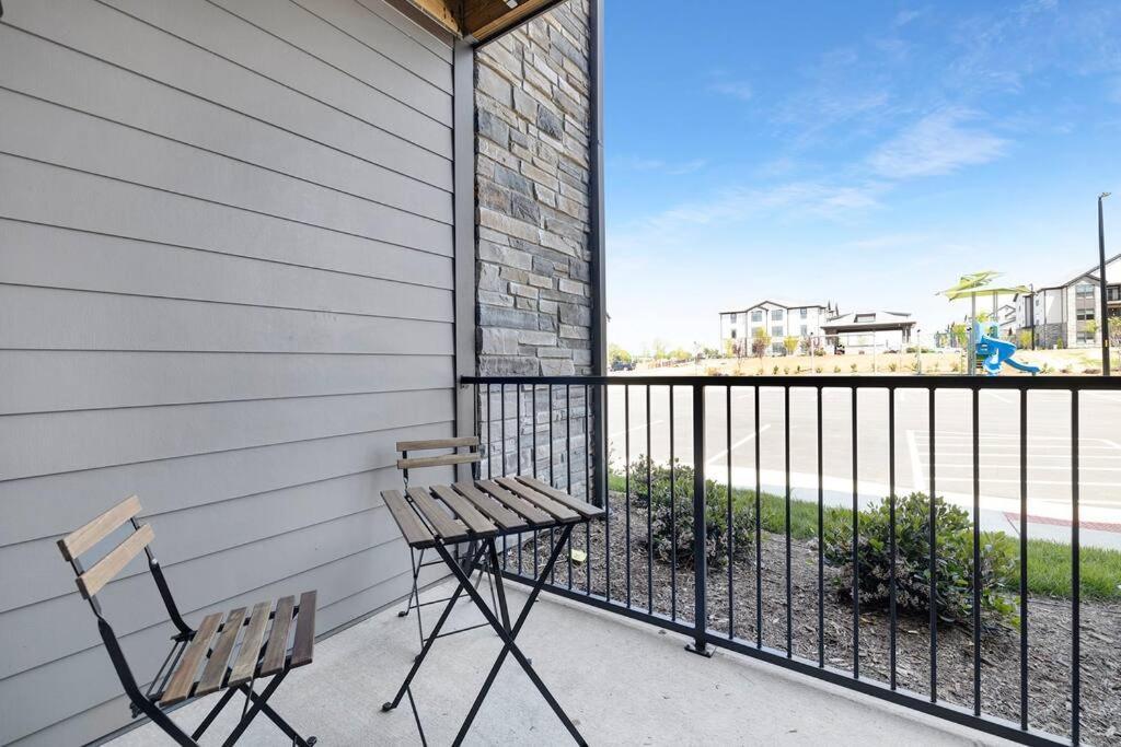 Stylish New Condo In コンコード エクステリア 写真